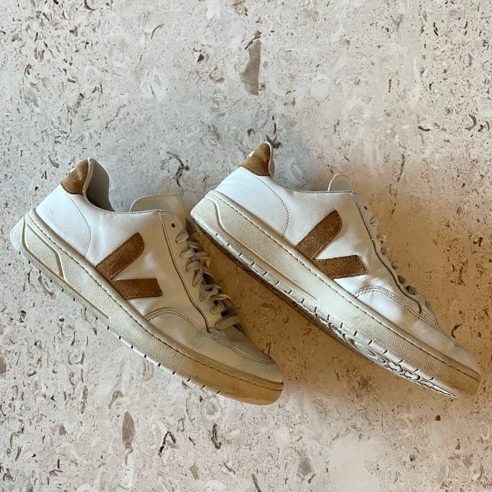 Veja V-12 Camel Brown